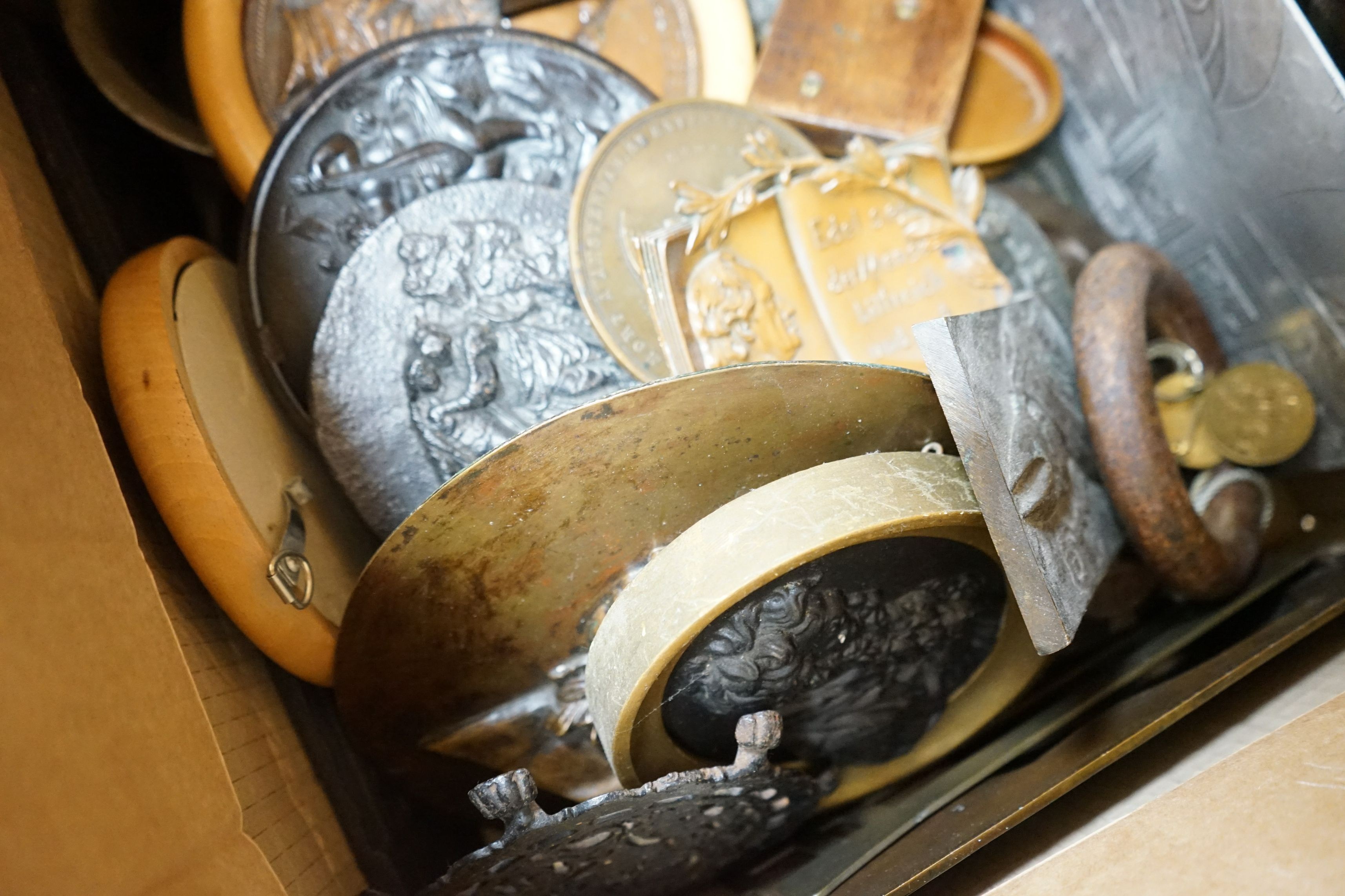 A large collection of mixed decorative metal plaques